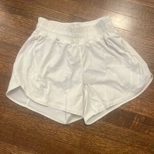 Lululemon size 6 track that shorts